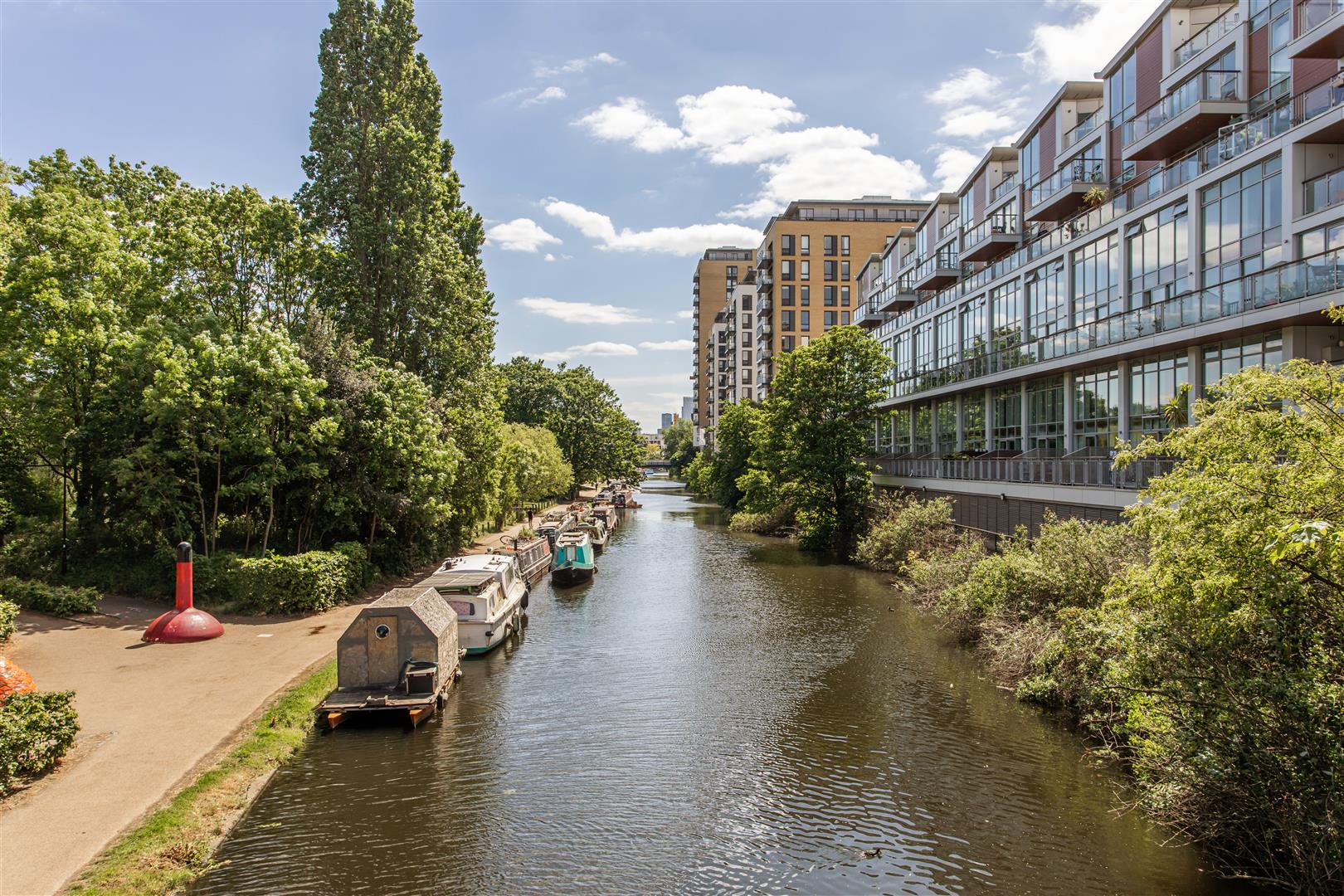 1 bed property in Palmers Road, London